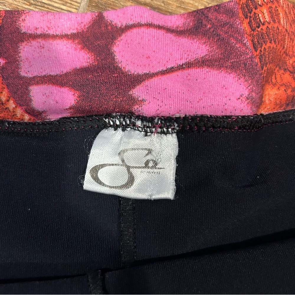 Sportswear Pink & Red Snake Print Ruffle Skort (M) | Y2K Vibe + Built-In Shorts - Picture 4 of 6